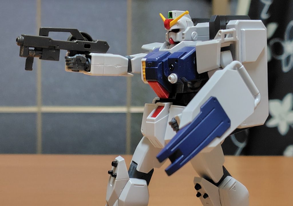 グレイズ基本装備のサブマシンガン。陸戦型ガンダム使用の100mmマシンガンより小型です。