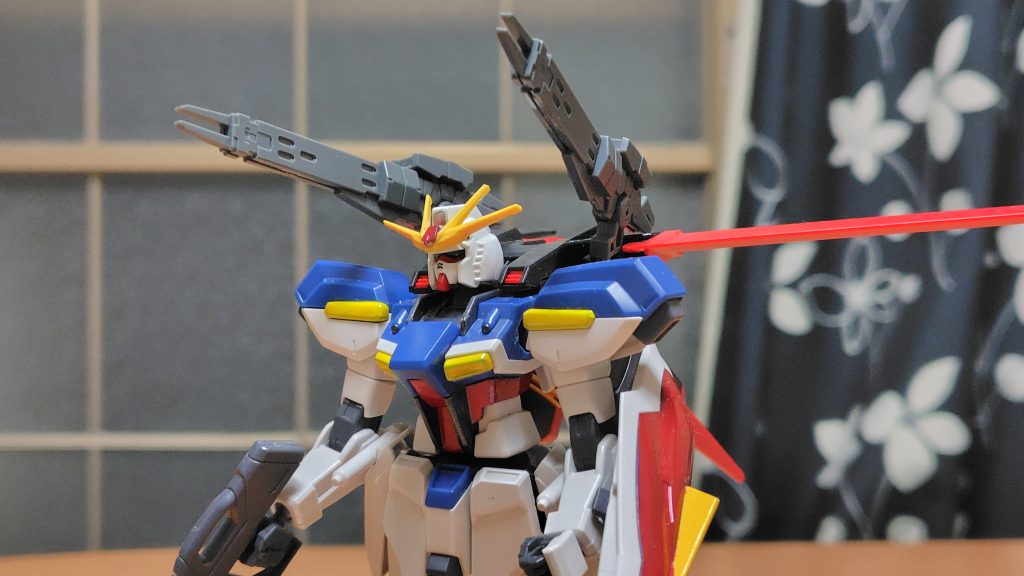 腰両脇にサーベルが装備なので装備してるエールストライカーにはレールガンが二門増設してあります。