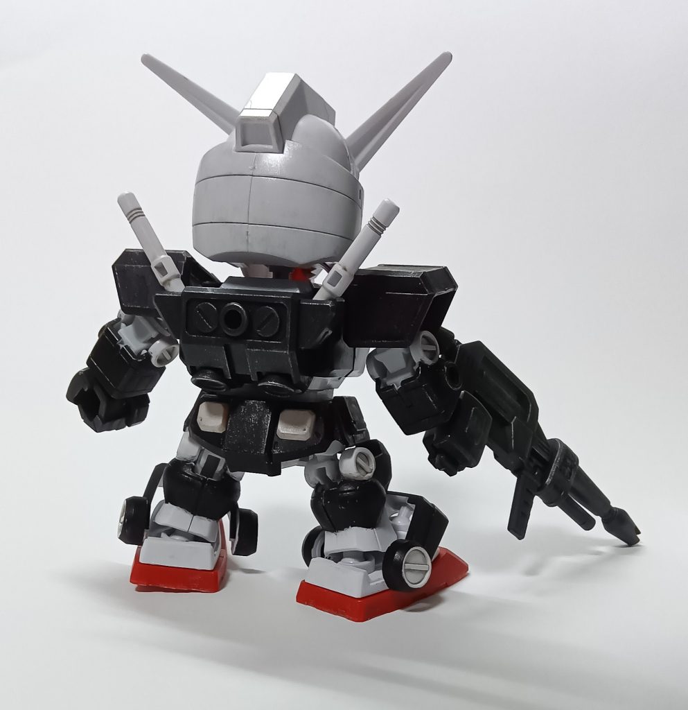 背面。センサー塗り忘れてる。