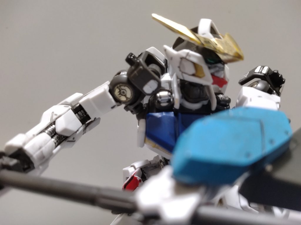 腕のシールドはそのままだとガンメタ?ぽかったのでここだけ筆塗りです。もうちょい水色は薄くても良かったと後悔...