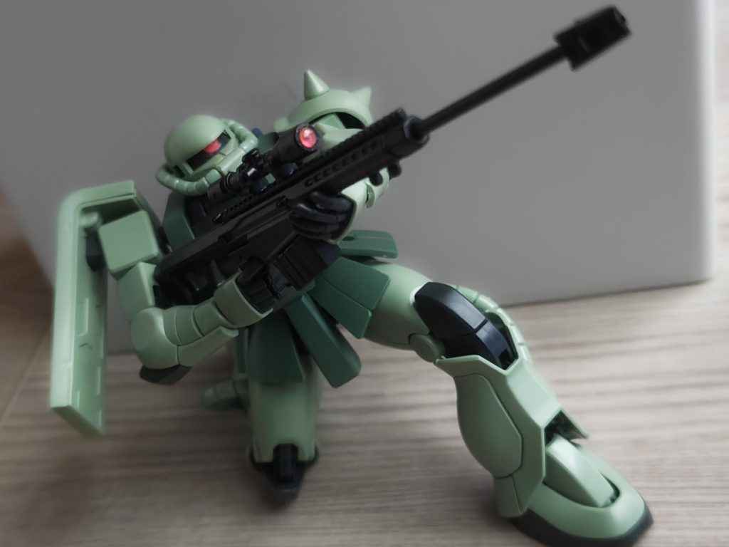 こんな感じで遊んでいたらふつふつと迷彩カラーにしたくなりました(zaku-kao2)