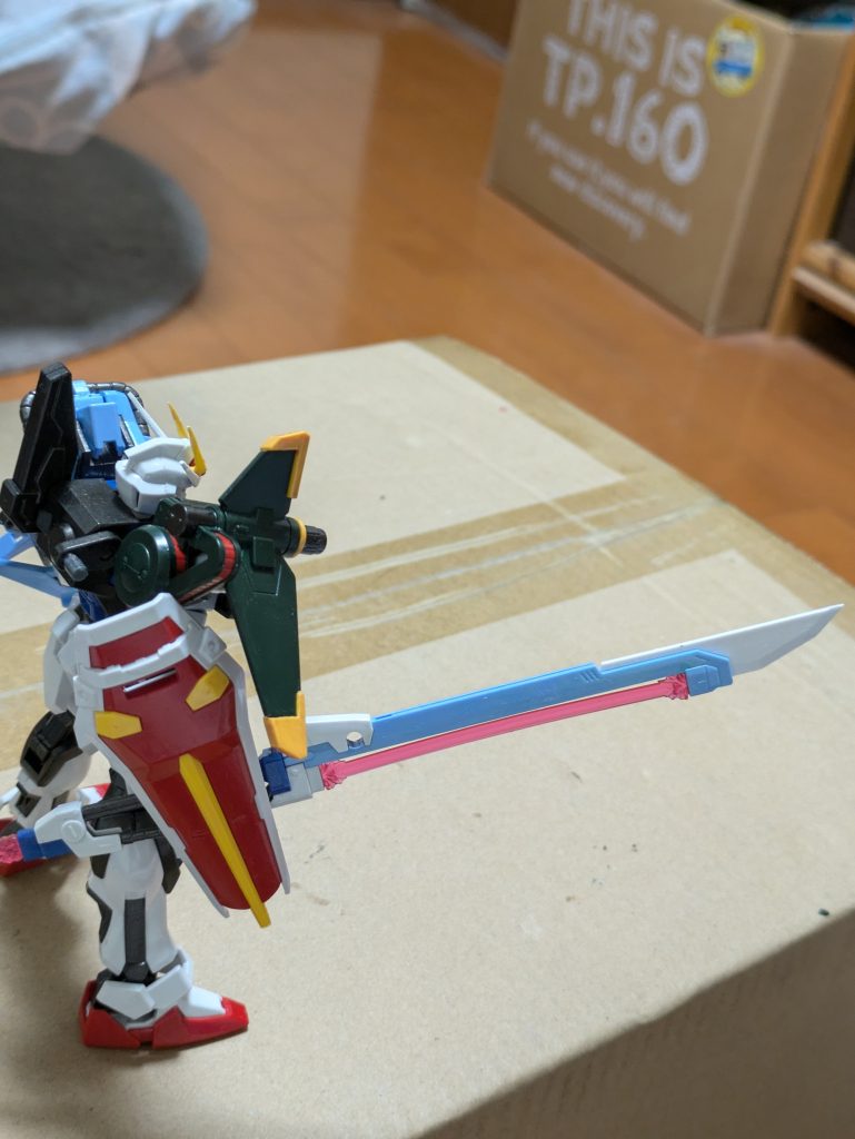 全塗装ですが、リンプラカラーの試し塗りをしています。赤、青、黄、白、スカイブルーです。写真ではわかりにくいですが微妙にキラキラしてます✨