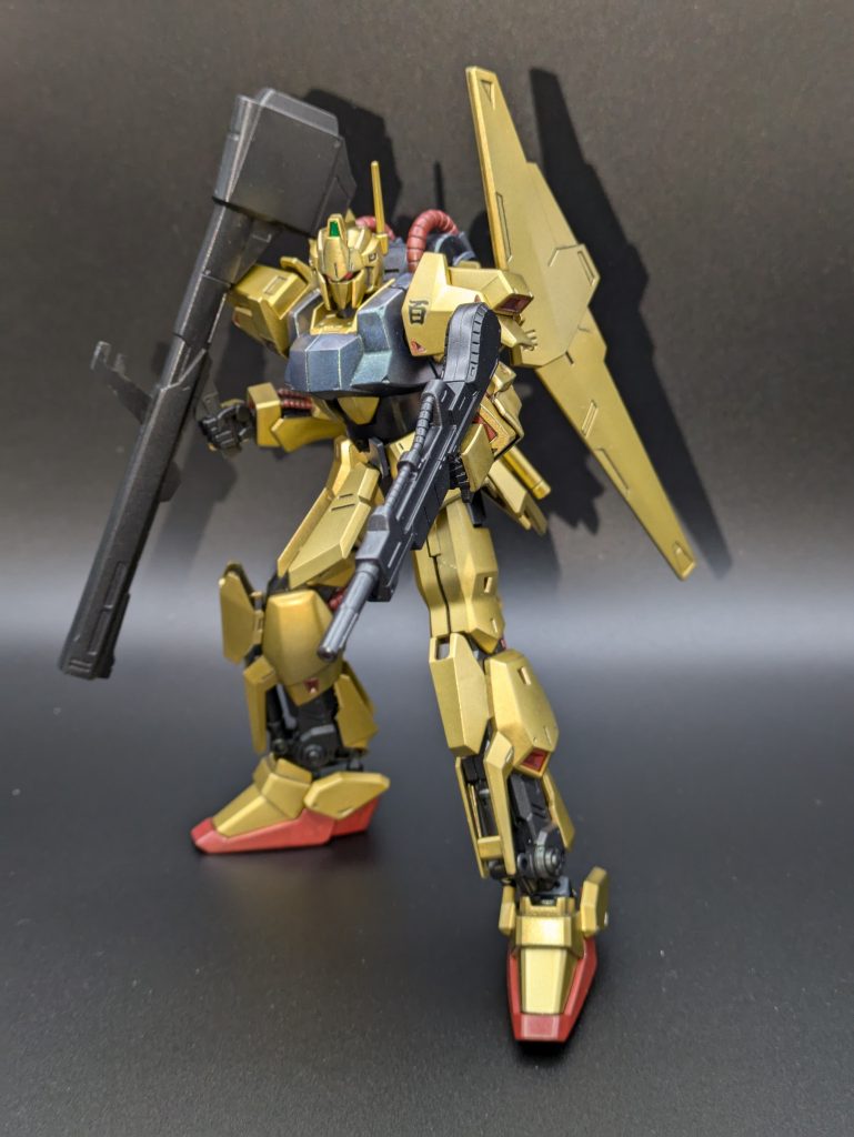 プロポーションがとっても良くてスタイリッシュ。ゼータに出てくるMSデザインは今でもとても秀逸だと思います。