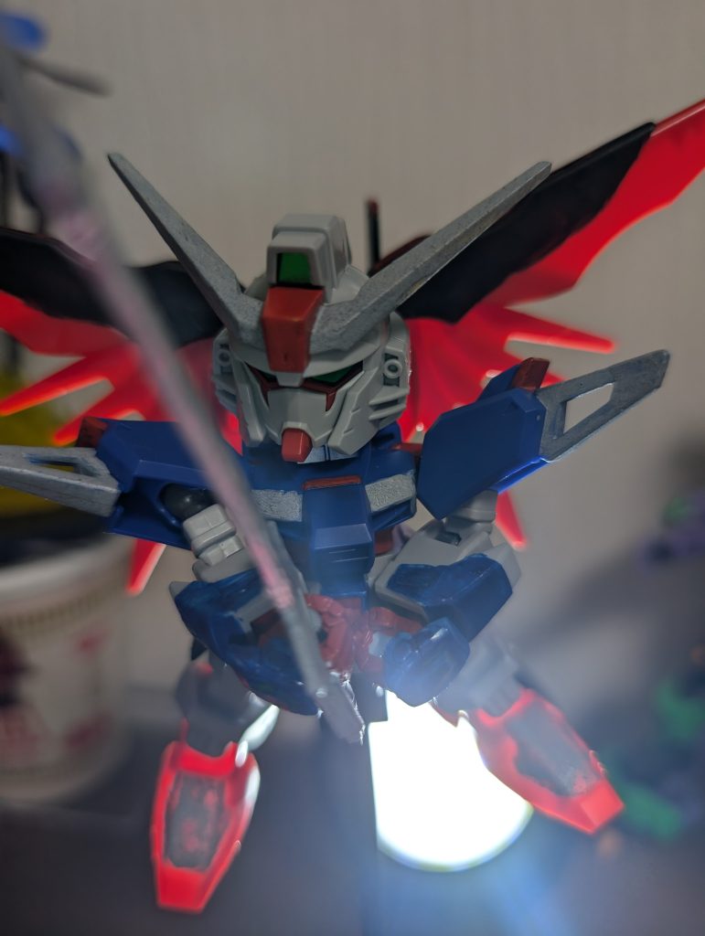 完成！後ろから光を出すと赤いパーツが透けて覚醒してる感じになりますねシン「分身はこうやってやるんだ！」 ブラックナイツたち「こんなの知らない！ぐあ！」