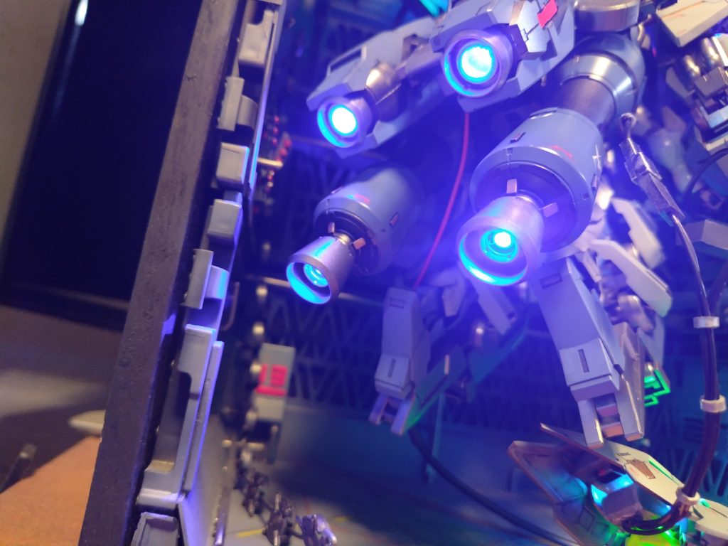 ブースターもLED仕込みました。