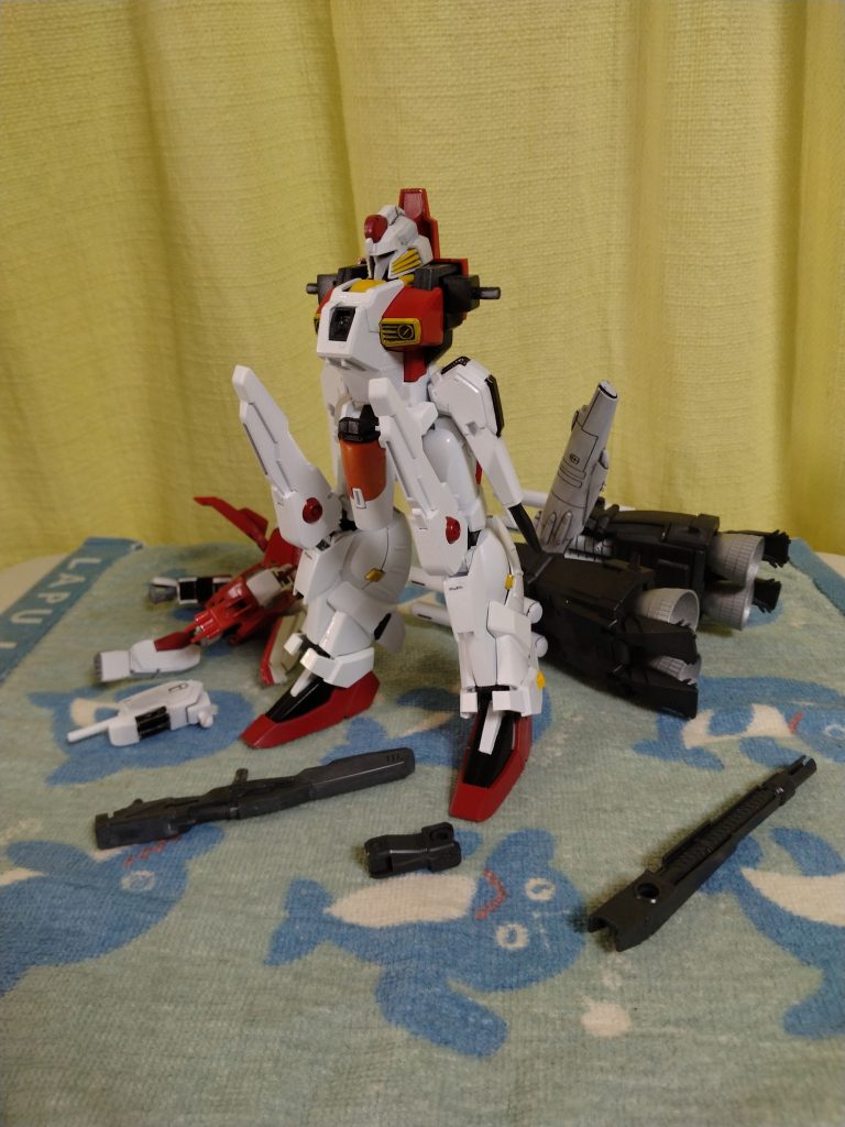 このキットが自立できるのはここまで。腕なりバーニヤなりを取り付けたら、もう立ちません。これを飾るためにアクションベースを買ってきました。最後までご覧いただき、ありがとうございました。