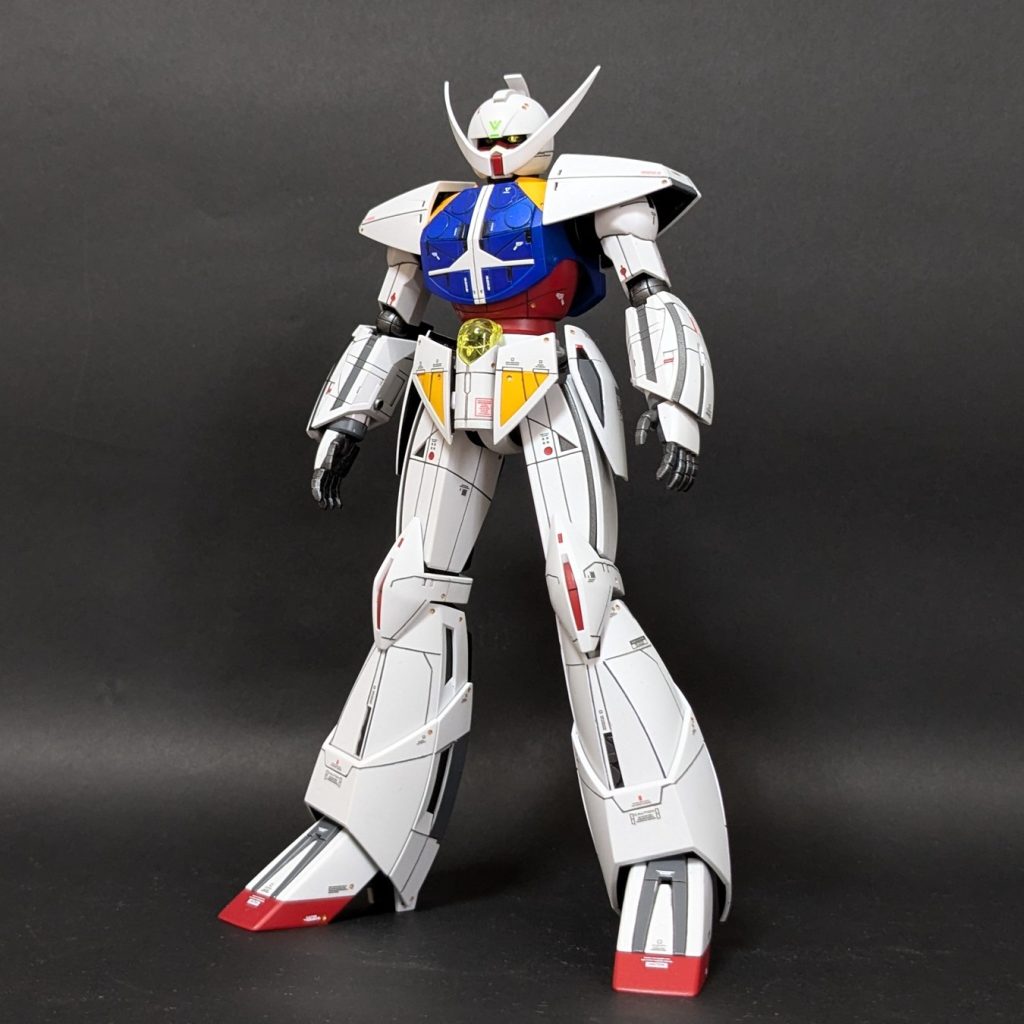 奇抜な頭部デザインに目が行きがちですが、全体に丸みを帯びた無駄のない唯一無二のデザインにうっとり