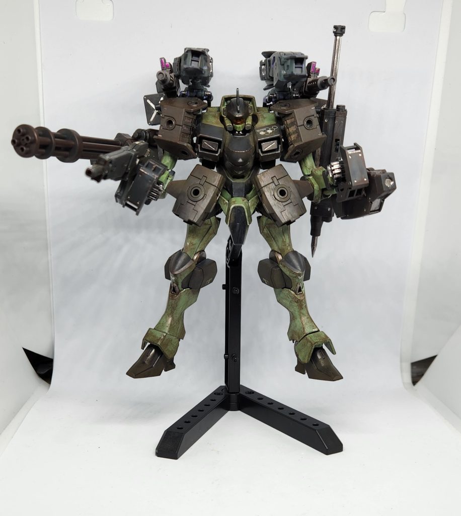 全武装でのフルバースト！左手バズーカ(正確にはAMAIM用地対空ミサイル発射器ジャベリン……ミサイル！？)でかいのでショートバレル(下持ち)に。