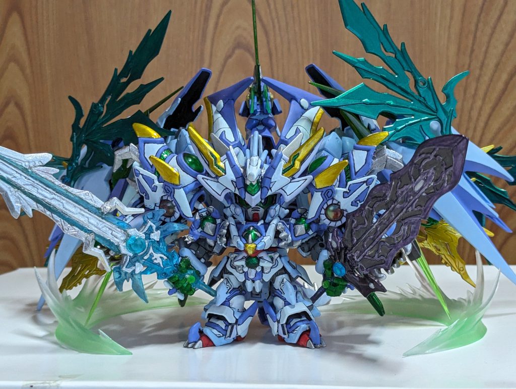 以前制作したゴッドセイバーのパワーアップ版という設定。名前は世界創世の炎ビッグバンに肖って創世騎士ビッグバンと名付けました。