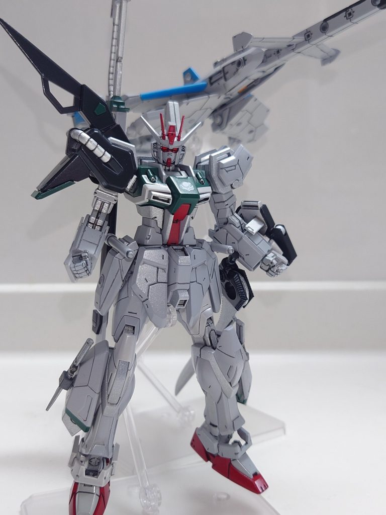 装着完了!!装備のメインカラーは今後作成予定の他のストライカーと組み合わせた時に継ぎ接ぎ感の出ないように「何とかブルー」で塗りました!塗ってみたらほぼ黒になってしまいましたが😅悪くはないかな?とこれで行く事にします!