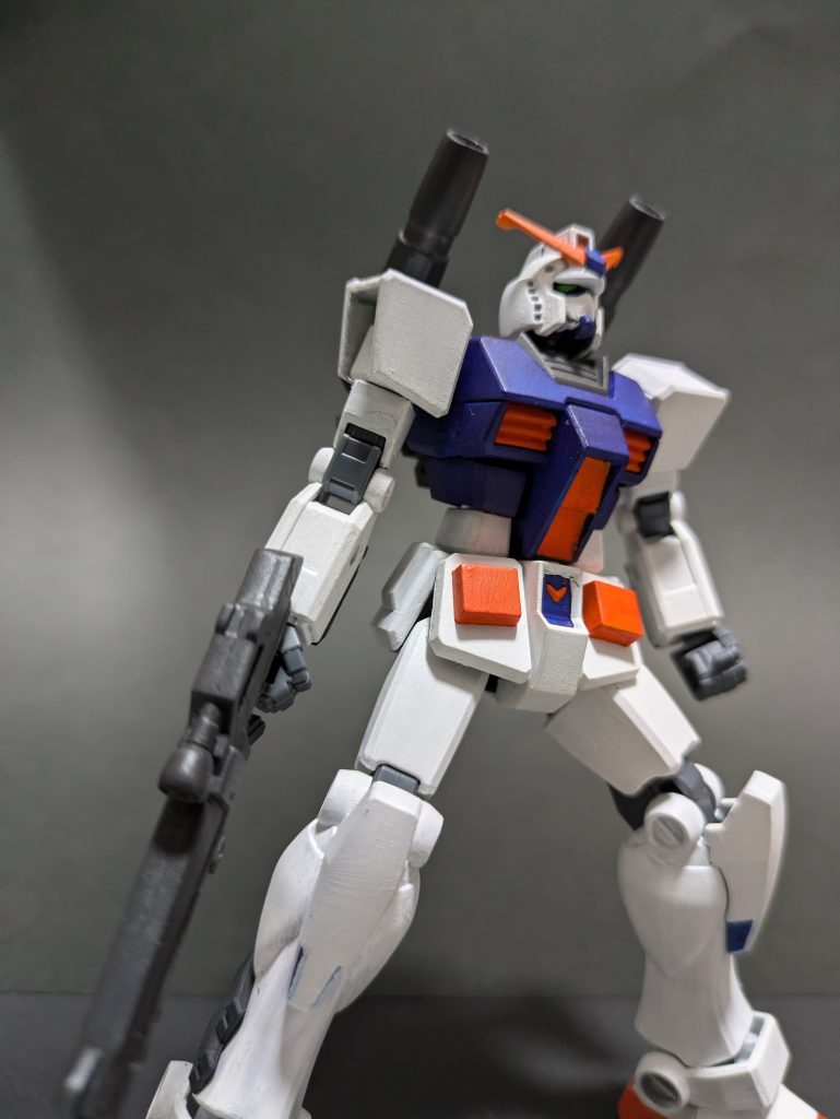 口を埋めて手と足に適当なジャンクパーツを切り刻んで接着。アクリル絵の具で筆塗り全塗装