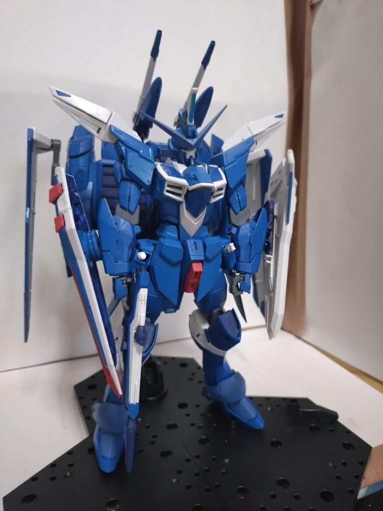 全体的に、ライジングフリーダムガンダムカラーを使って、ライジングフリーダムジャスティスってトコです。