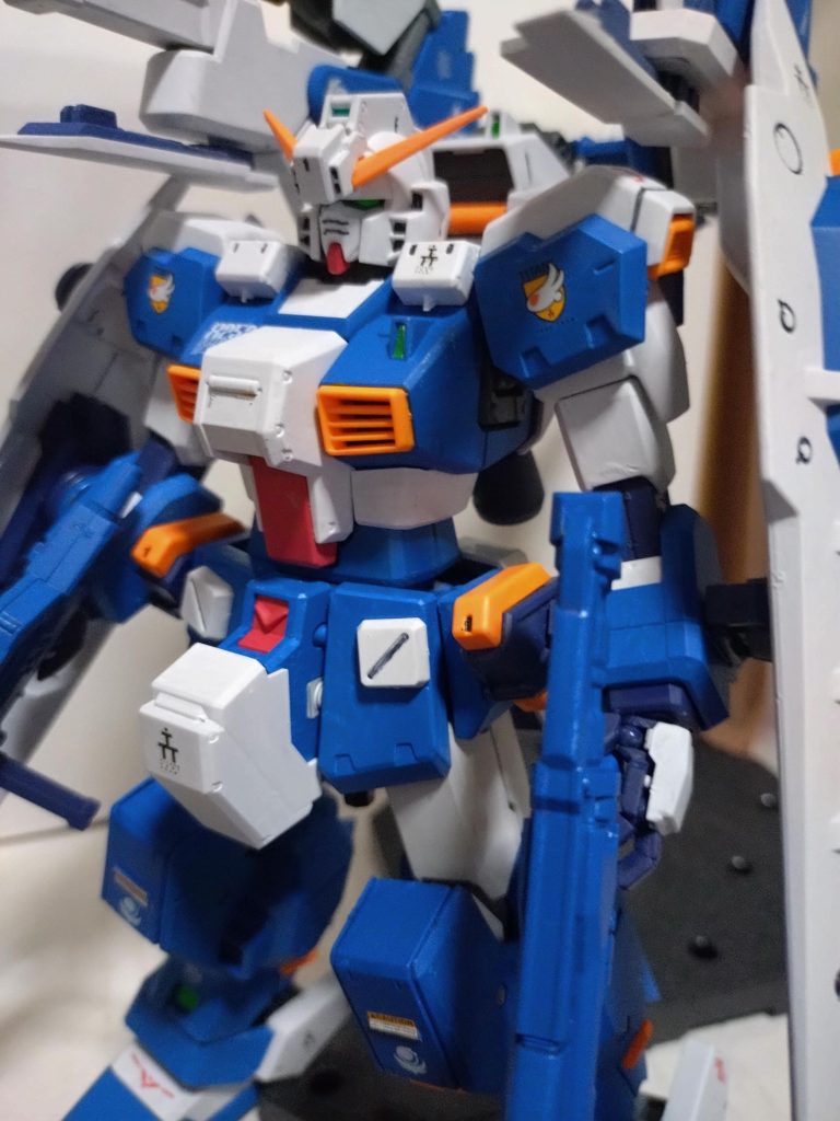 ヘイズルは、重量感があるガンダムなので、全体的なカラーリングは明るめ?で仕上げてみましたが、フルドド装備を装着すると、更に凄みが増します。 最後まで見て頂いて、ありがとうございました\(^o^)/