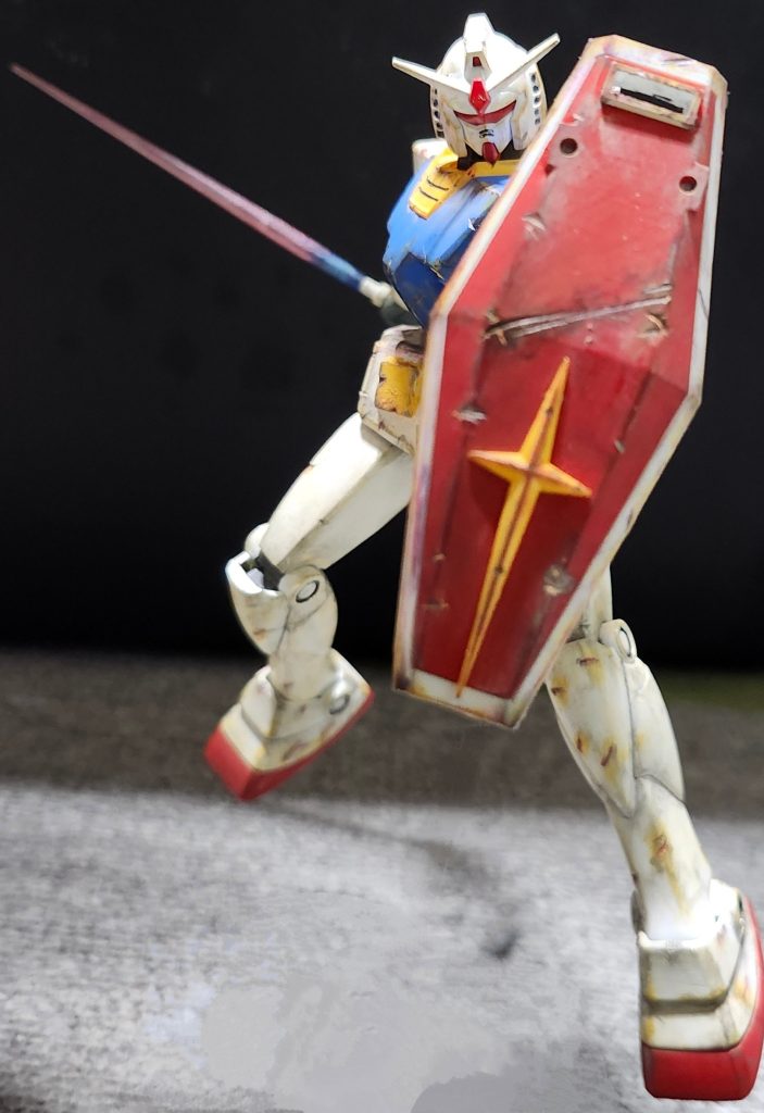 サーベル抜刀サーベルの色は、今話題のガンダムEXのビームサーベルを意識して塗装。