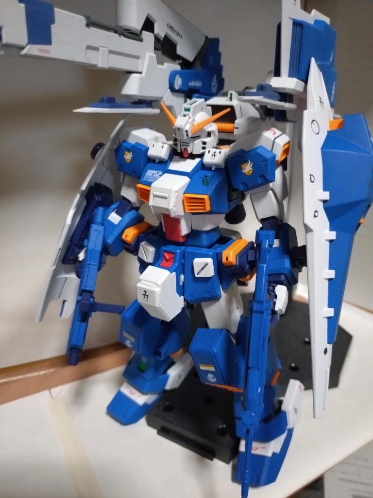 ライジングフリーダムガンダムカラーがカッコいいので、メインに使って、全塗装です。