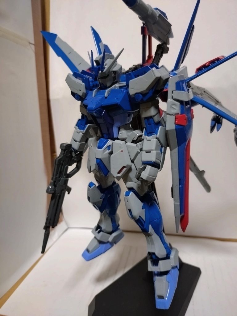 全体的にグレーとライジングフリーダムガンダムカラーでまとめてみました。