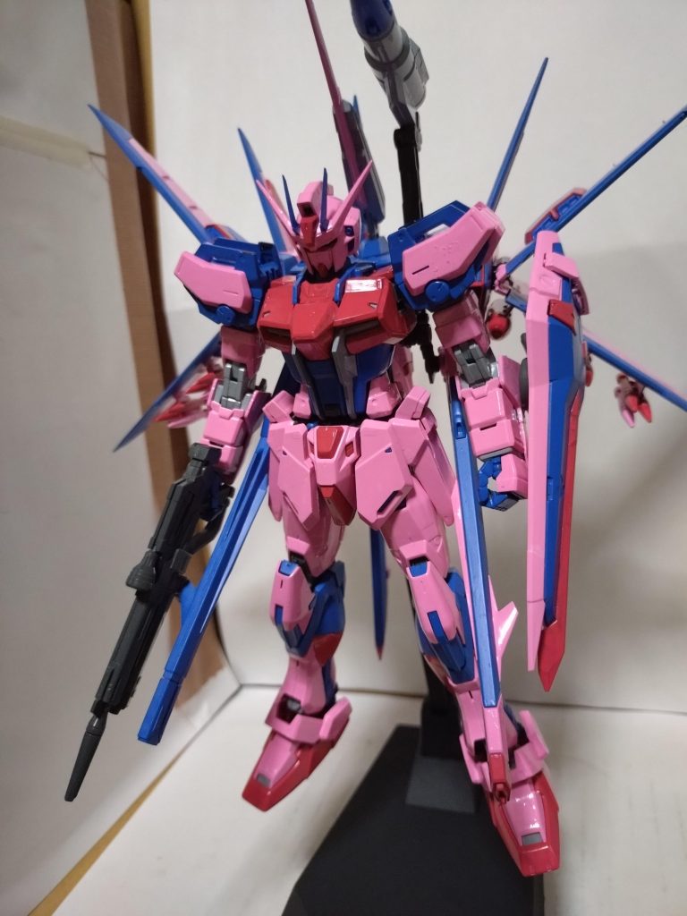 今回はピンクをメインに、フリーダムブルー、デスティニーレッド、グレーでまとめました。