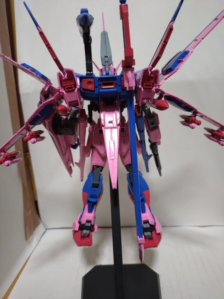 ピンクピンクだとあれなんで、フリーダムブルーやデスティニーレッドの他にちょっとグレーも織り交ぜて。