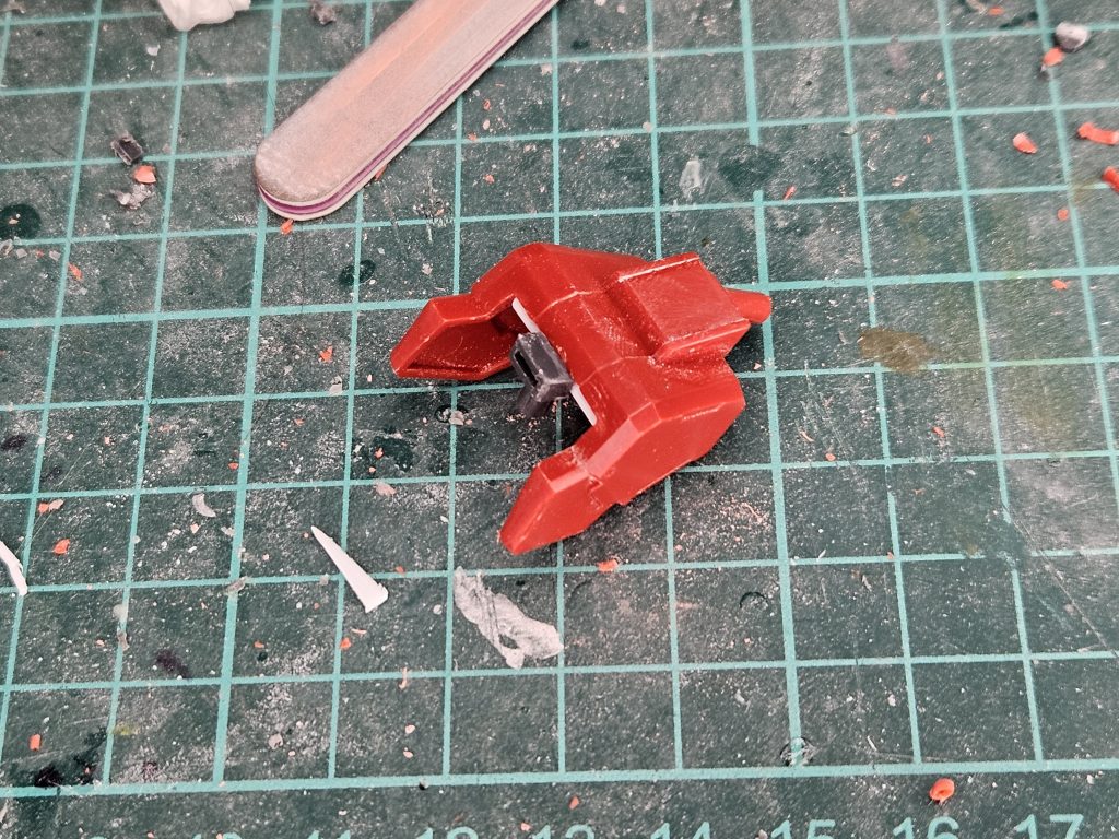 肩部増加装甲はジェガンブラストバスターのパーツを流用しジャンクパーツを埋め込んで装着できるようにしました