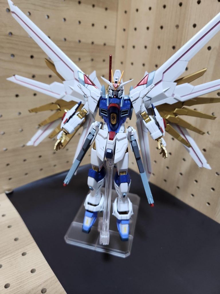 おもな工作なスジ彫りを細かくしたのと、プラチップの切り貼り、あとはエッジ出しを気にしてやってみました！