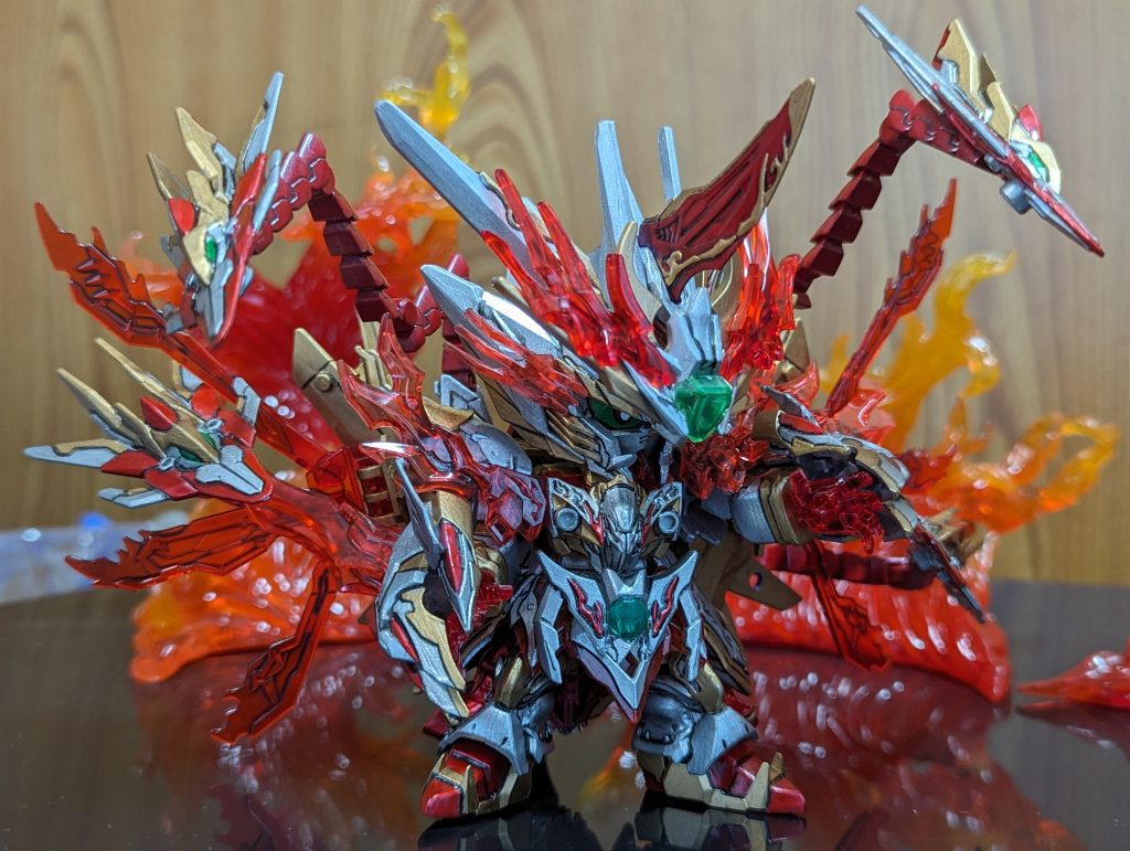 翼をしまい、ドラゴンハングを展開。光の剣取り付けてゴッドスラッシュならぬドラゴンスラッシュ×4とかアリかも。