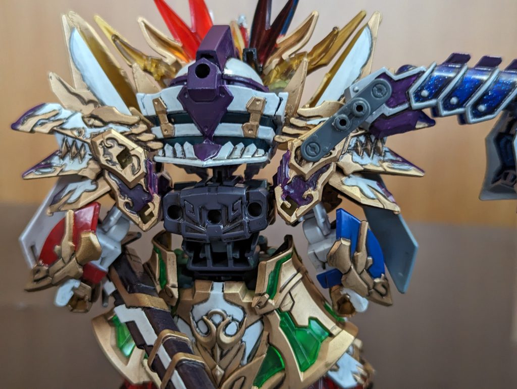 烈龍頑駄無の肩当はコトブキヤのジョイントパーツを利用し、着脱出来るように加工してます。