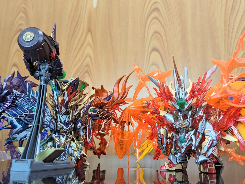 (写真 左 二代目閻魔王サンダーボルト)宇宙には既に大勢仲間が集っており、ガンダムフォース協力の元 戦艦も数隻用意されていた。サンダルフォンは能力により光の力を吸収し続け太陽が寿命を終えるとされているらしいが、光だけじゃなく闇も吸収していた。お次はもう片方の月食の力により ある厄介なモノが太陽系内部に呼び寄せられている。そいつが本当の敵って訳か。3度目の世界まではヤツとの戦いでサンダルフォンが勝利を収めるが 暴走した力の余波で太陽系が滅びている。敗北した場合 未曾有の大災害は免れないだろう。とマッハは告げる。私はこれを倒すために用意されたと考えるべきか。とサンダルフォンは意味深な事をぼやく。本来出会わなかったゴッドとサンダルフォン。謎の試練にも挑戦させ。鬼神まで迎え入れ集まった人数がざっと500名ってとこだ。今回はどう傾くか。見えてきたな。何かデカくないか!?(実物大アプサラス級)ギャラクシーエンド プレデタードラゴン(仮)特徴は超再生と6つの頭部を持つドラゴンヘッド取り巻きの様に漂うガンダムヘッド。巨大な腕からはドリルを使ってくるから注意しろ!武者や騎士が宇宙で動けるのかーーー?とゴッドがぼやく。宇宙用装備を貸し出してるから問題ないぞ。後で司令官に礼言っとけ。ーーー神話に出てきたデビルスペリオルによく似ている。と誰かがボヤく。ダメージになっているのか?巨大な的だが如何せん火力が足りてない。任せろ!イグナイト・ドライブ!!爆発的なエネルギーを作り出し仲間に付与出来る。付与された者は宇宙と空適正Sとなり機動力、火力共に大幅上昇!おぉ!!私も行くか。ーーー開け閻魔大全!かの者に裁きを。本の中から巨大なハンマーが現われる。サンダーにもゴッドから力が付与される。共振と共に響けーー閻王の鉄槌!!(別名・星砕き)キュイィィィン!!超新星爆発 ビッグバン・ノヴァ!!二つの衝撃波が宇宙に轟く。ーーーーーーーーーーーー。こうして未曾有の大災害は回避された。第一部 完