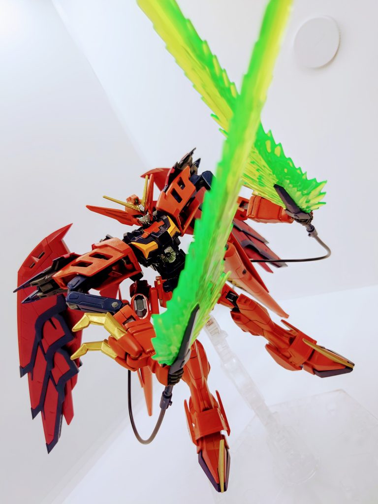 RGエピオンのビームソードは大型でカッコいいです。ジェネレータはアムフォルタスに接続してます。