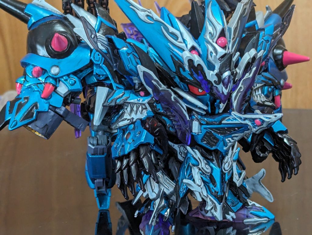 (写真 ギャラクシーエンド・プレデタードラゴン(仮)ドミナントスペリオル ダークネスドラゴン改造)デビルスペリオルカラーに寄せて塗装してあります。こっちは製作途中ーーー。