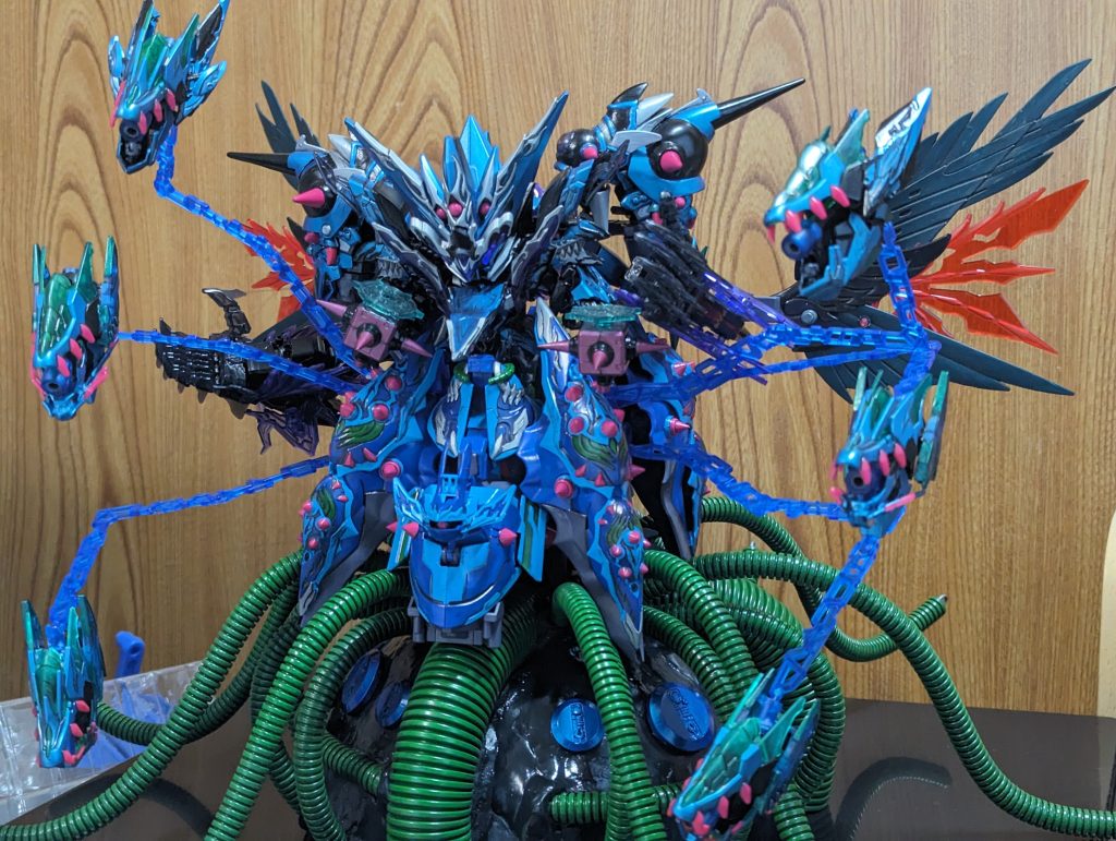 六首ドラゴンヘッド関羽雲長νガンダムの部品と海外製のエフェクトパーツを組み合わせて製作