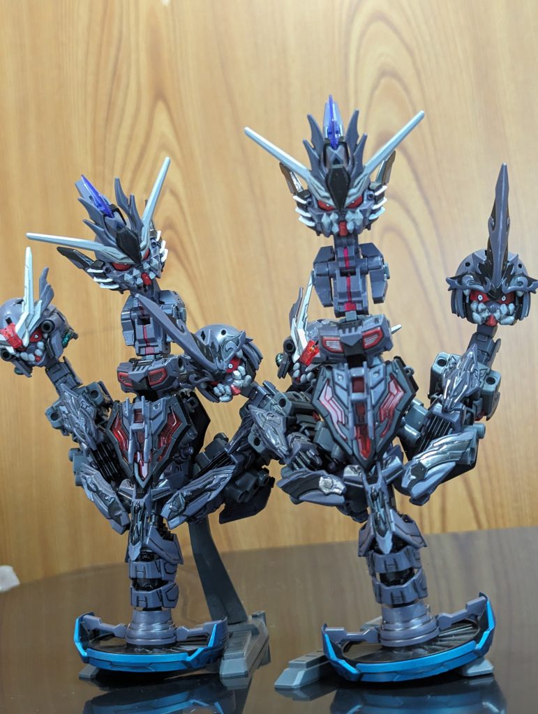 ガンダムヘッド風な三つ首ヘッド爬虫類の様な長いクネクネするパーツ欲しかったんですが、複数用意となるとだいぶコストがかさむので寄せ集めの部品で代用。そして…