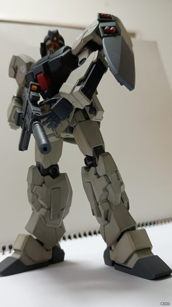 VIP護衛機。もしくは、軍上層部の２世パイロットですね。争いの少ない辺境の地での任務です。