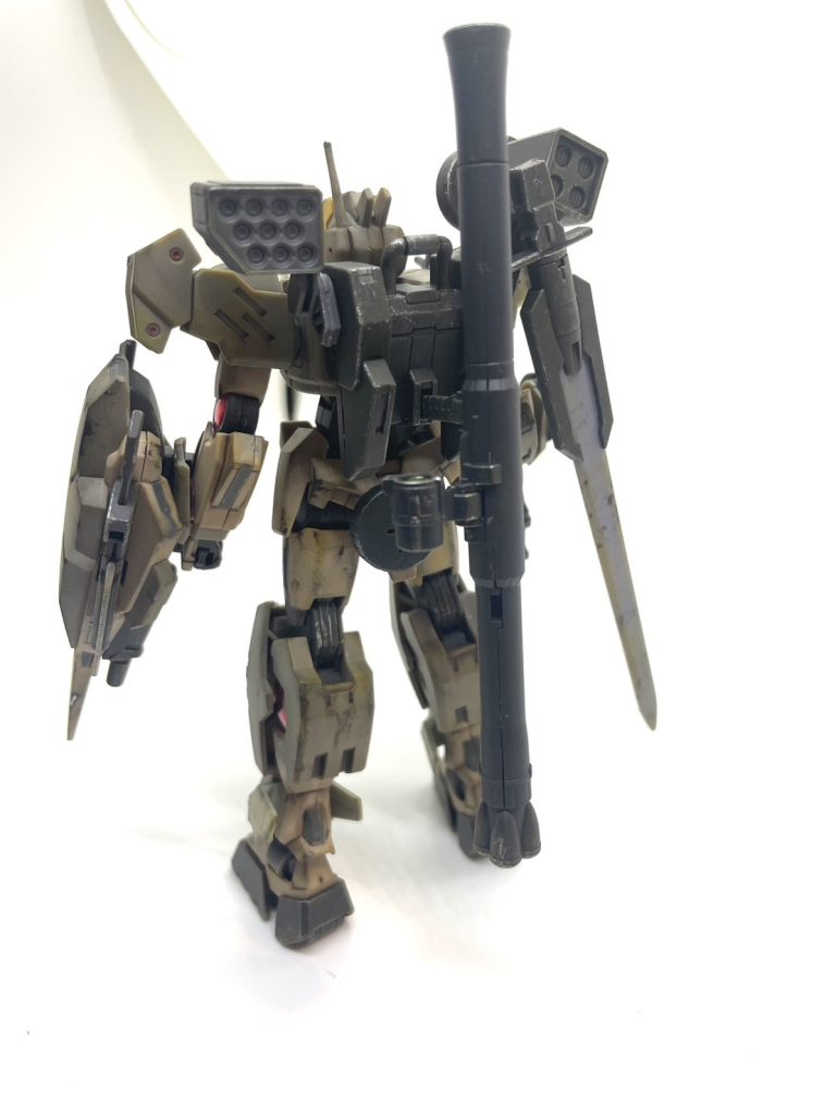 バズーカは背中に無理やり笑