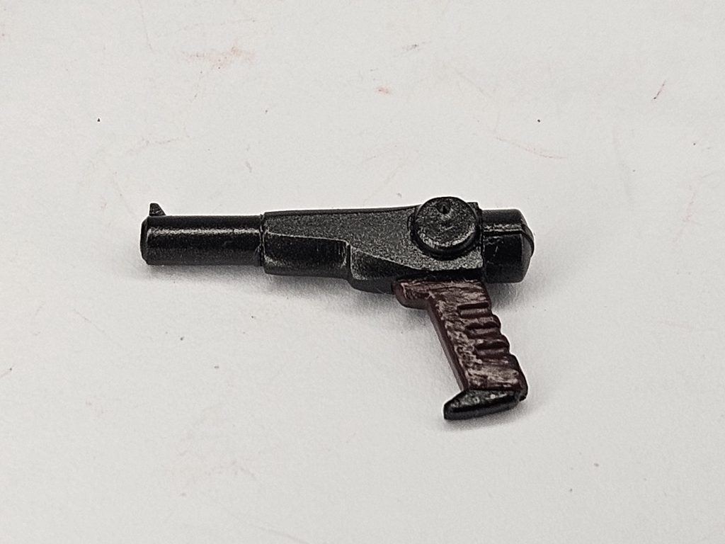 射撃武器は、見事に投稿者が好きなピストルで あるルガーやワルサーの影響を受けすぎていま す