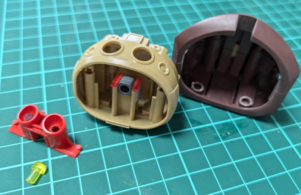 HGUCのゴッグとズゴックってホントに良キットですね〜低価格にのせやすい色味、わりと簡単な合わせ目消しと後ハメ加工、小改造等、ちょこっと手を加えるにはおすすめですね。