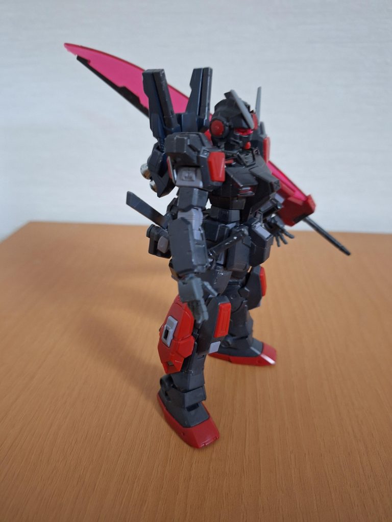 グラハム「会いたかったぞ、ガンダム!!」整備士「この機体はガンダムではありません。レッドライダーです。レッドライダーの改修型です。」グラハム「なんだと!?どうみてもガンダムではないか!!拙者•••、色合い的に、昔乗ったモビルスーツに似ていたから、思わず言葉遣いがかわってしまうところだった、絶対リペアIVだ!!」