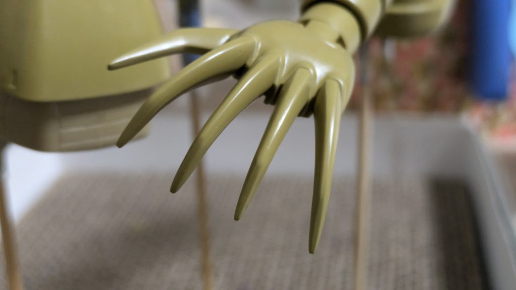 アイアンネイルがABSなので、エッジたてると簡単に折れるんじゃないかとチキン野郎が発動してフラットに処理してます…爪の後ハメの調整が手こずっただけで、あとは楽チンでした。