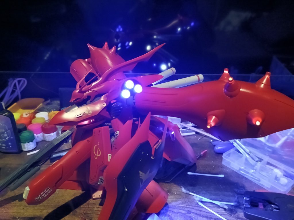 肩のバーニア、可動軸が無いのが残念💦かと言って加工する気力も技術も無い😅💦💦