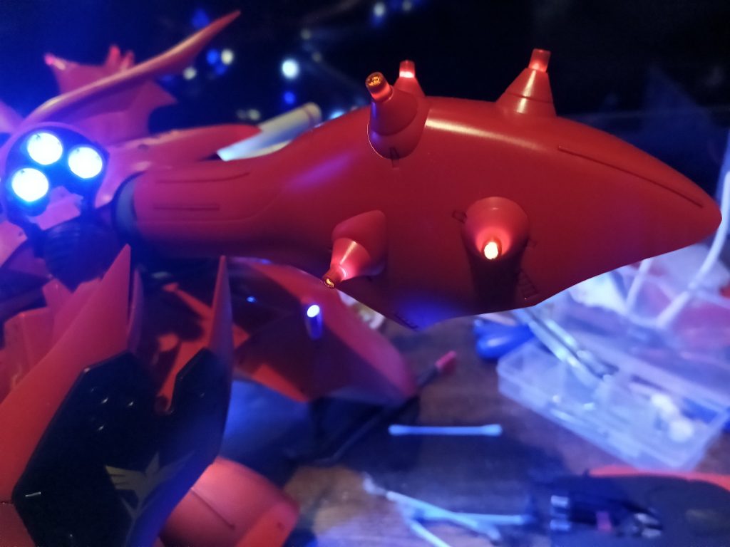 サザビー同様ファンネルにも入れてます👍パーツに光が透けてるのは見なかった事に😅💦💦🤣