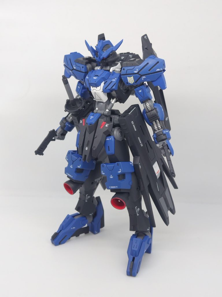 合わせ目消し、スジ彫り、プラ板追加して、全塗装。つや消し仕上げです。肩、前腕、バックパック、サイドスカート、スネ、足…ずっーと合わせ目消ししてました。