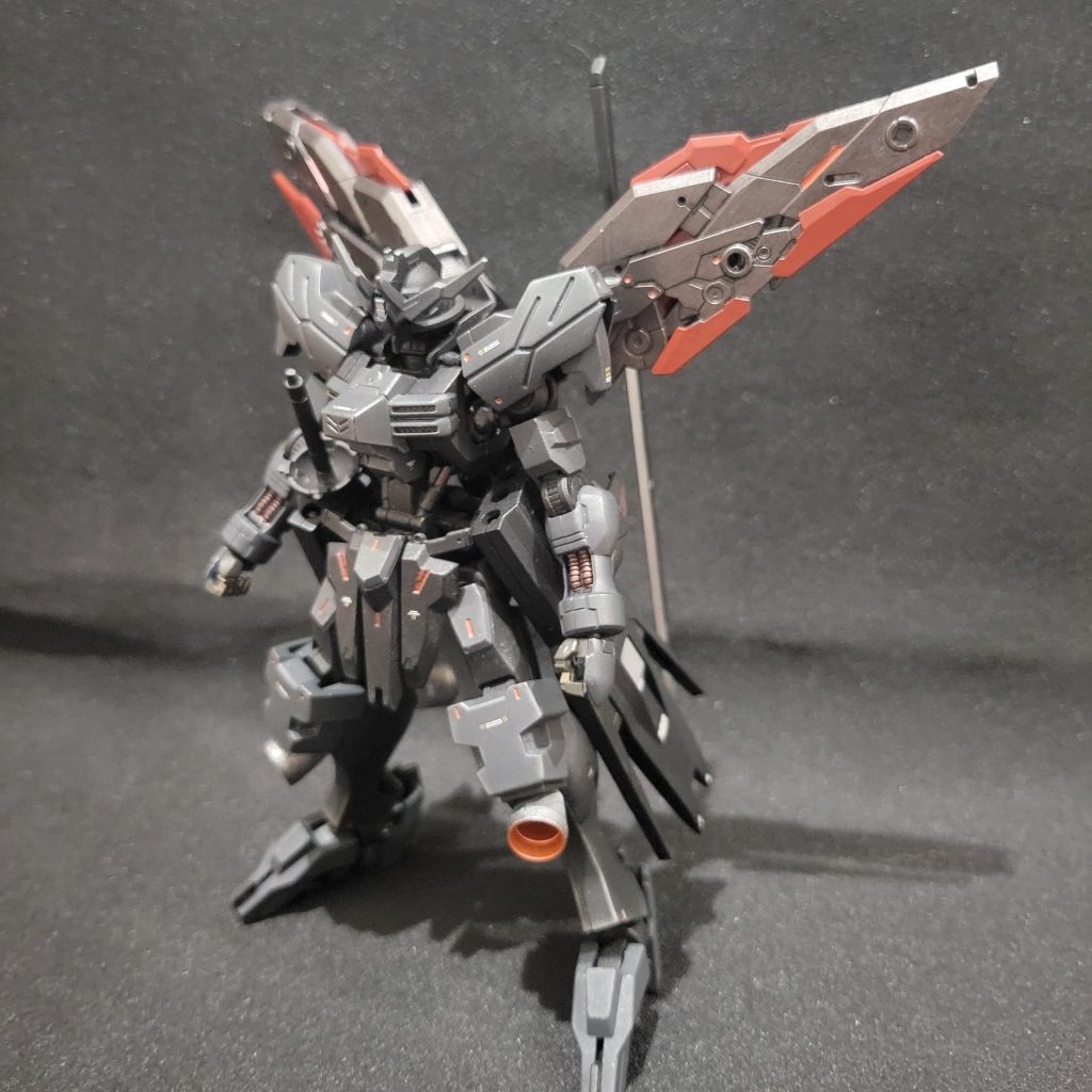 フロント腕と足のパイプを塗装しました武装は前回と変わらずレイピアに刀バックパックはルプスのものに換装、新たに30mmからマルチウィングを追加