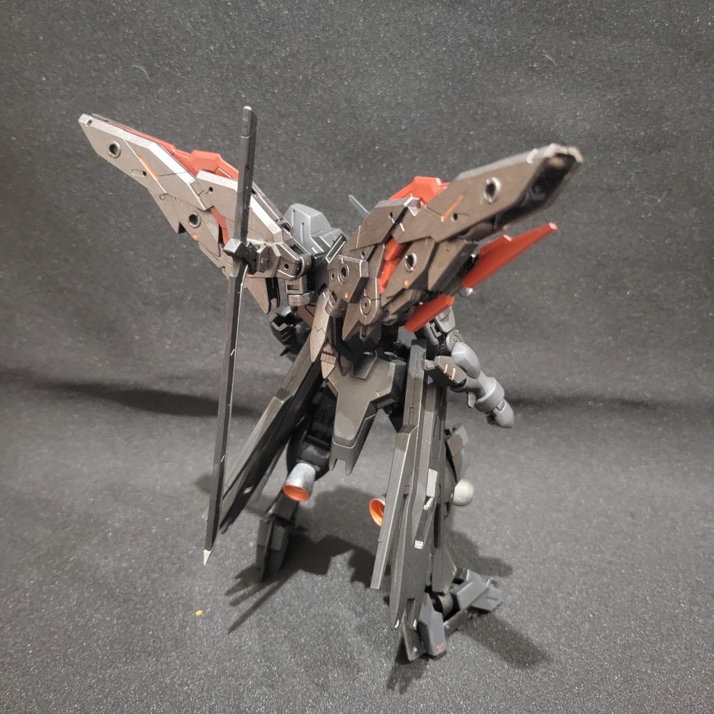 寂しかった背中に大きな羽がはえて迫力が出たと思いますなんかシルエットがマルコシアスみたいに見える対MAがマルコシアスならこっちは対MSって感じすね 