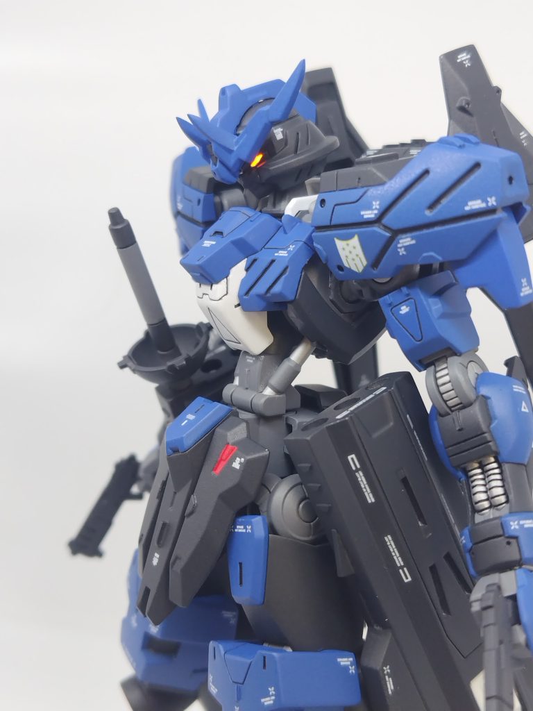 フロントスカートに付いてたハンドガンは切り落としました。