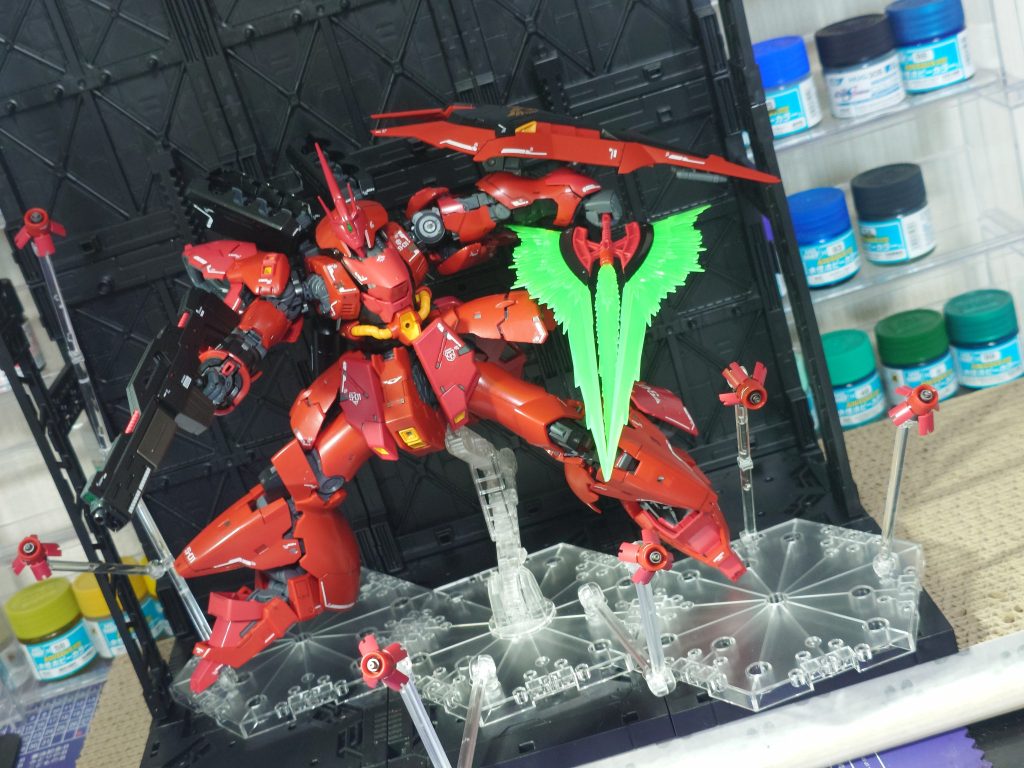 いじって楽しい、見てカッコいい、最高のキットでした。よく皆さんの投稿で見かけるキャンディー塗装のサザビー、私もいつか作ってみたいものです(⁠*⁠´⁠ω⁠｀⁠*⁠)