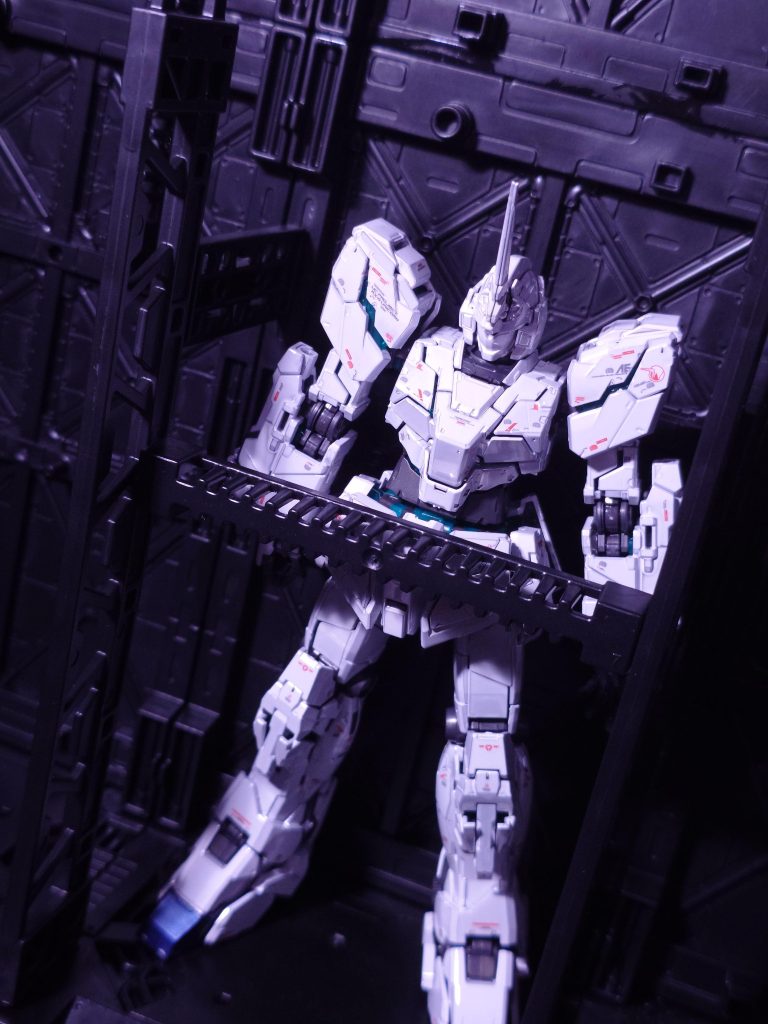 『父さん、母さん、ごめん。俺は、行くよ。』ユニコーンモードってモノトーンなのになんでこんなにカッコいいんでしょう。