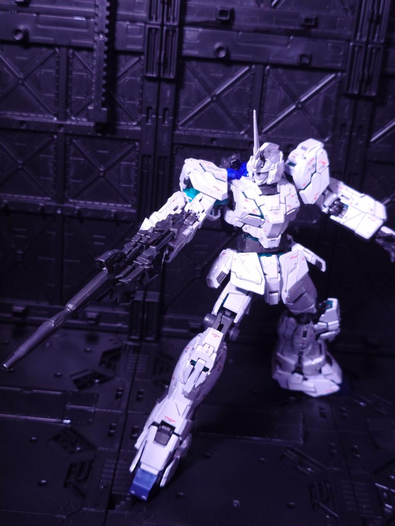 ビームマグナム携行型のビーム兵装なのにカートリッジ式、ただし超高火力。ロマン武装ですよね（笑）