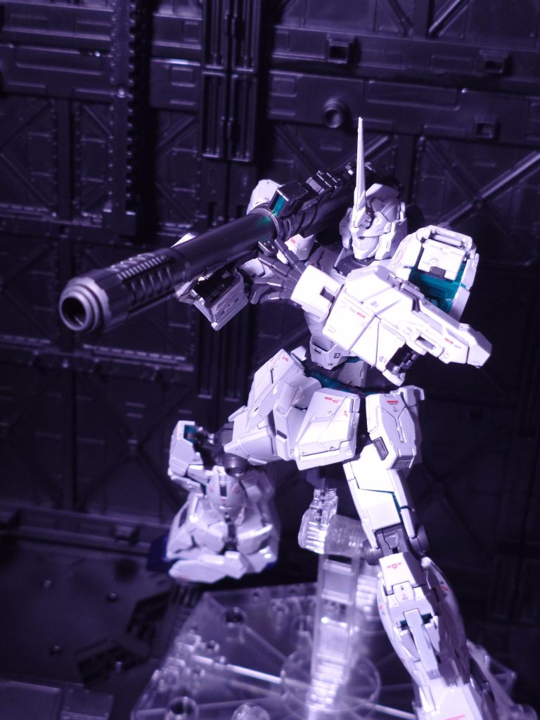 あまりバズーカのイメージはなかったんですがこれもカッコいいですね。キット自体の可動も広くポージングがよくキマります。