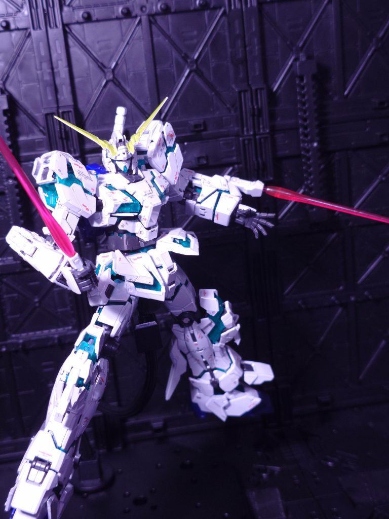 ビームサーベルとビームトンファービームトンファーって腕にビームサーベル仕込んでたんですね、隠し武器感があっていい(≧∇≦)b