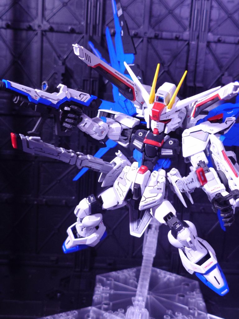 ハイマットフルバースト歴代のフリーダムを大好きにさせたこの必殺技。ドラグーンが加わったストフリのフルバーストもいいですが、やっぱりこちらもいい！３つ折のクスィフィアスが展開して砲身になるところとか、実用的ではないでしょうけどロマンですよね！今度はＭＧフリーダム２．０、ＭＧＥＸストフリも作るぞ〜【入手難度ＥＸ(⁠´⁠；⁠ω⁠；⁠｀⁠)】