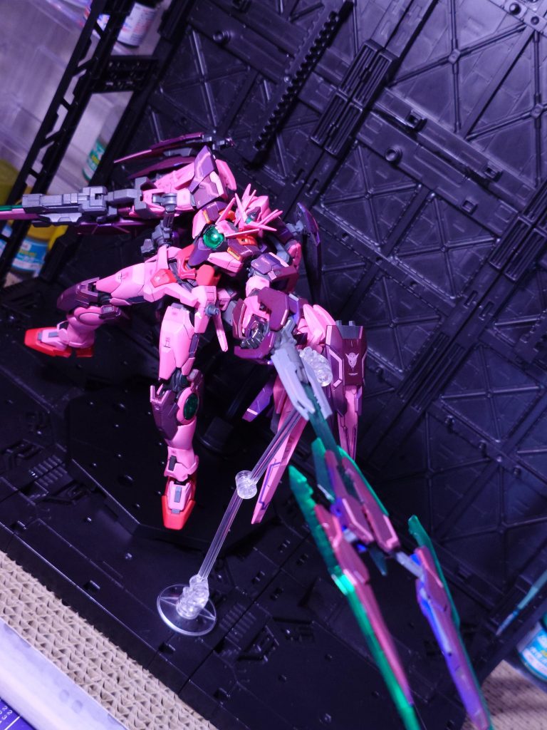 ＧＮソードⅤバスターライフル出力自体は対ＥＬＳ戦と同等、ただし、短いスパンで再使用可能なため総合火力としては向上しています。ソードビット、内側塗り忘れてた、今度塗ろう(⁠ ⁠；⁠∀⁠；⁠)